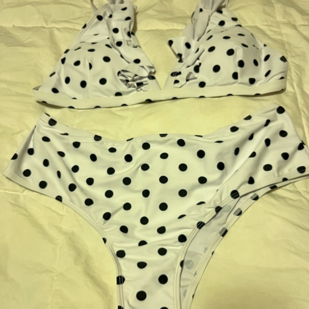 COPY - BNWT 2 piece polka dot bathing suit/bikini. Size Large. Beach Vacation T…